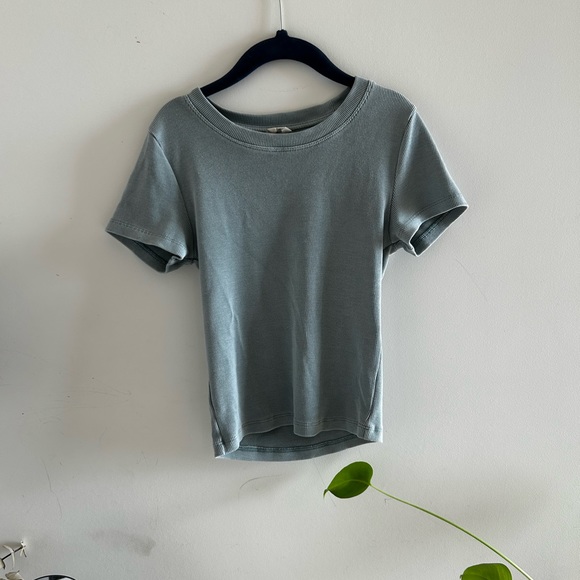 Aritzia Ribbed Top - Picture 1 of 2